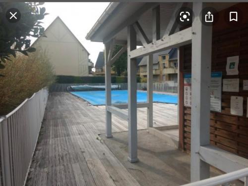 F3 proche Deauville Piscine - Location saisonnière - Touques