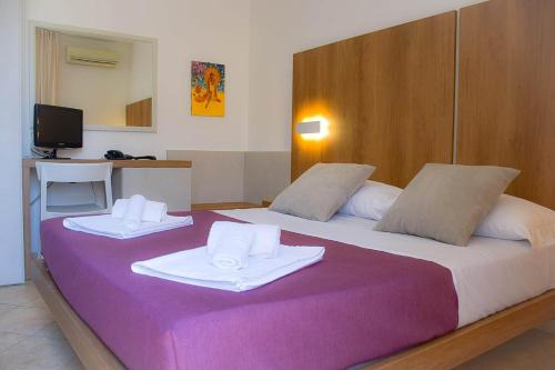 Deluxe Double Room image 8