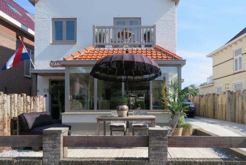  Casa duna close to the beach, city centre, dunes and parking area, Zandvoort