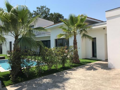 Villa MERYA piscine & plage near La Taverne du Troll a Agde