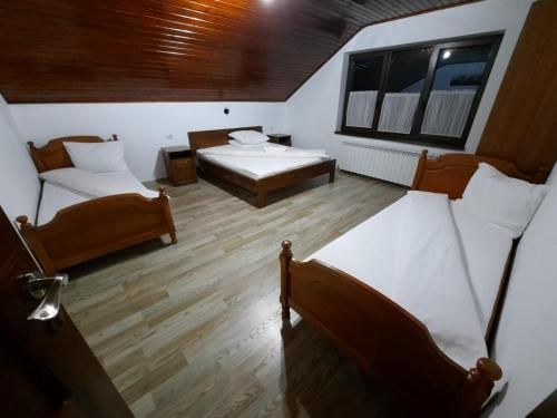 Economy Quadruple Room with Shared Bathroom