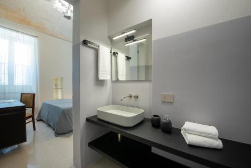 Bathroom, Dimora Del Vescovo Guest House in Minervino Di Lecce