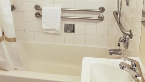 Pacific Heights Inn - image 18