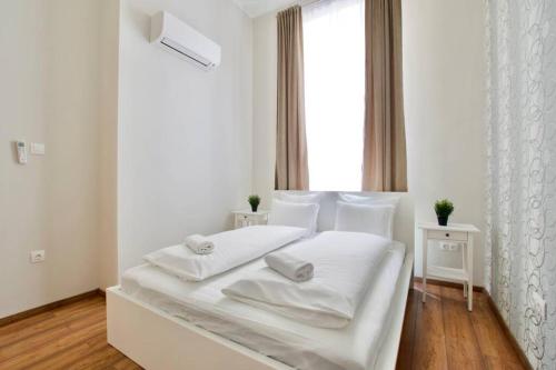 Premium Apartment by Hi5 - Central 3 bedroom (221), Budapest