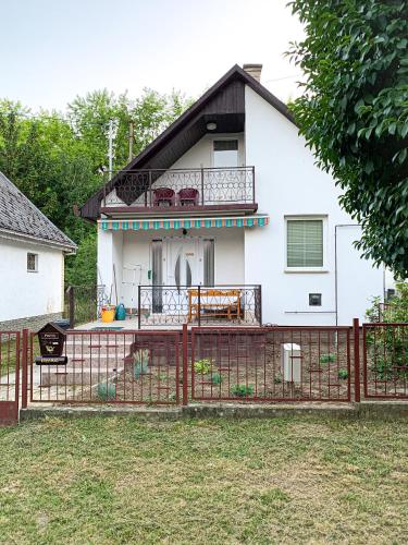  Christian Apartman in 7200 Birkamajor