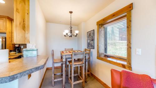 Summit Trail Lodge J8 - image 4