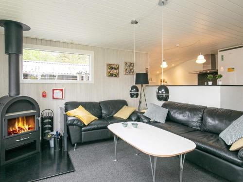 Two-Bedroom Holiday home in Blåvand 23