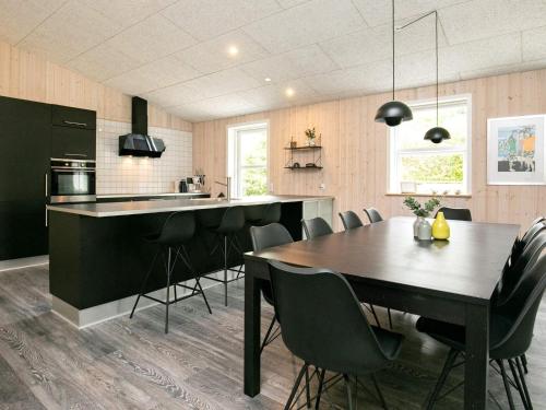 Five-Bedroom Holiday home in Blåvand 30 - image 8
