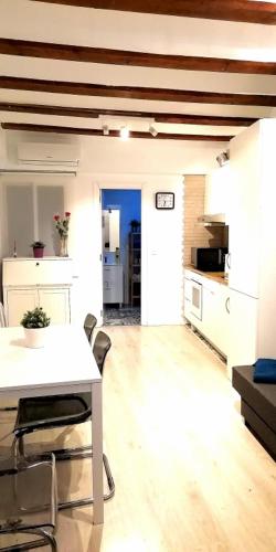 Precioso Apartamento frente del Mercado Central 1