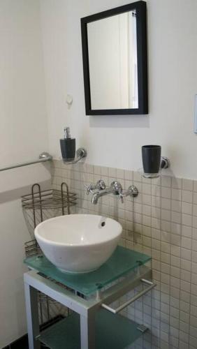Modern Apartment, AMAZING Central Location