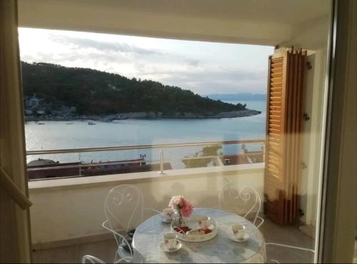 Sea view apartment above beach on paradise island Šolta near Split