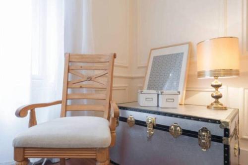 Luxury Art Deco Suite Close to Museum of Fine Arts