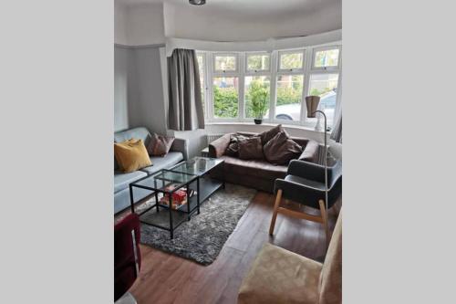 5 min walk to clifftop, 5 en-suites, free parking gîte à louer Bournemouth