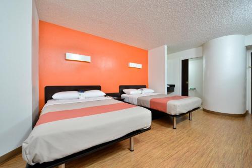 2 double beds