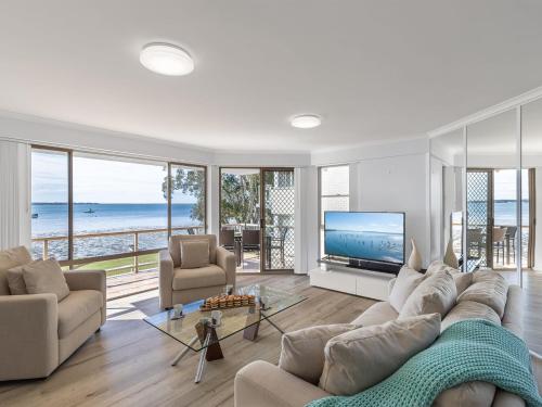 Pelican Sands 2 fantastic waterfront unit with pool and air conditioning in Port Stephens