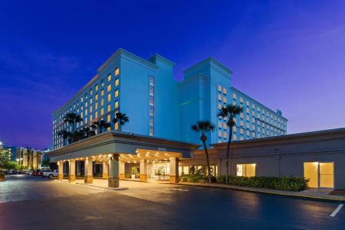 Holiday Inn & Suites Across From Universal Orlando