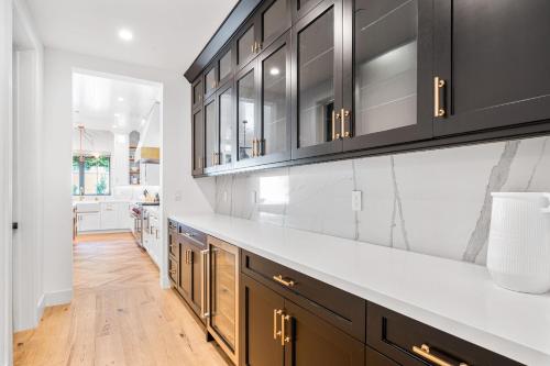 7 BEDROOM - SIERRA VILLA in Los Angeles, USA