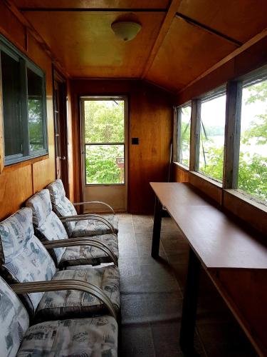 Marble Lake Lodge in Belleville