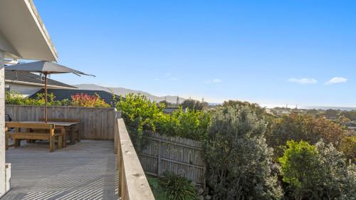 Kapiti Views - Waikanae Beach Holiday Home - Waikanae