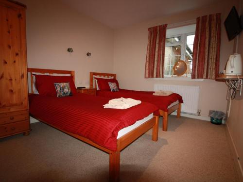 2 twin beds