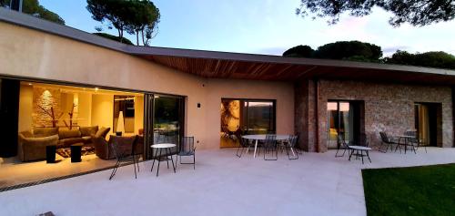 Villa Contemporaine de Standing face aux vignes