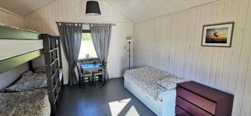 1 double bed, 2 bunk beds