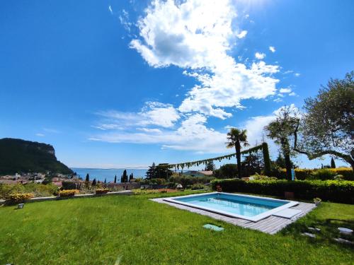 Love Nest with Pool and Lake view gîte à louer Marciaga