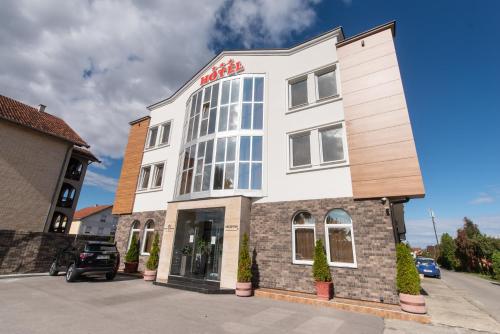 Hotel Stari Krovovi - Novi Sad