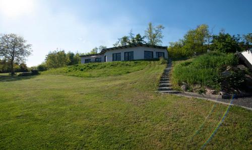 Wellness bungalov - vodní nádrž Slapy - 40km od Prahy - Nečín