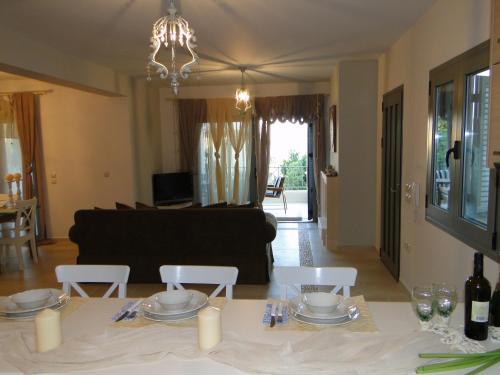 virtuve, Porto Heli Villas & Studios in Aghios Emilianos
