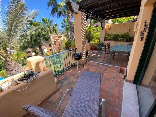 Amazing Holiday Apartment With Tropical Community Pool