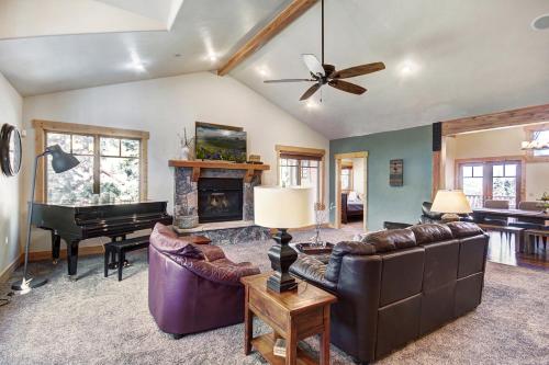 Whispering Pines Retreat Townhouse - image 8