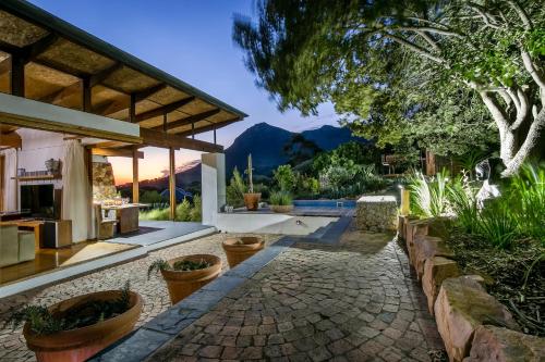 Kinghorns Gardens near Silvermine Nature Reserve