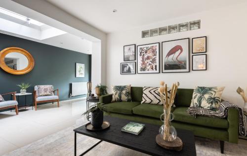 Picture of The Heart Of Shepherds Bush - Modern 2Bdr Apartment With Garden