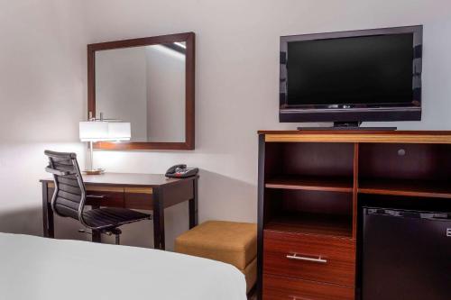 Avion Inn Near LGA Airport, Ascend Hotel Collection