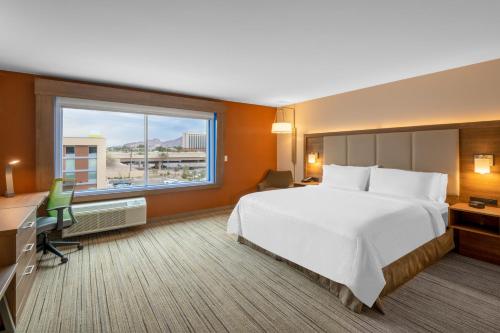 Holiday Inn Express And Suites Phoenix - Airport North_1_image