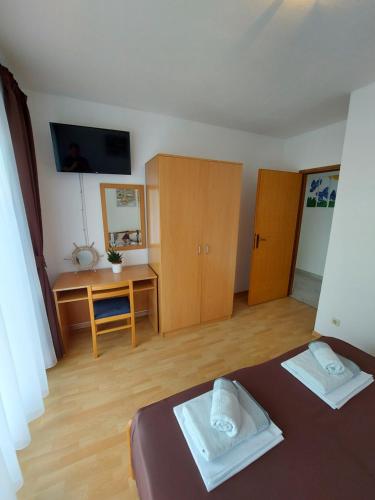 One-Bedroom Apartment image 10