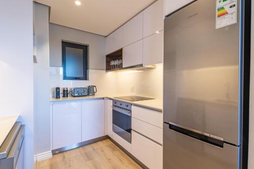 Luxury Modern Cape Town Apartment in 16 on Bree