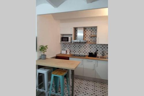 M2 Cool apartment next to metro. 15m to center - Apartment - Esplugues de Llobregat