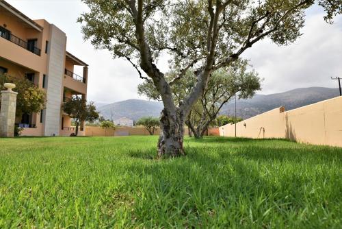 Golden Bay Hotel Apartments - image 2