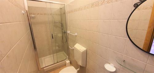 Double Room with Private Bathroom image 5