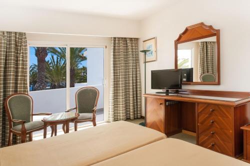 Relaxia Olivina Set in a prime location of Lanzarote, Relaxia Olivina puts everything the city has to offer just outside your doorstep. Featuring a satisfying list of amenities, guests will find their stay at the pro