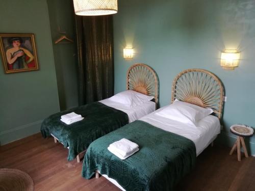2 twin beds