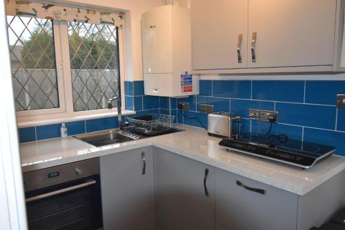 ห้องครัว, Brampton Luxury Annexe Apartment in แบรมป์ตัน