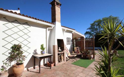 Luxury 3-Bed Villa with pool and garden near RONDA - image 5
