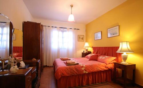 Luxury 3-Bed Villa with pool and garden near RONDA - image 11