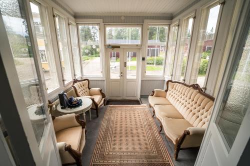 Karolineburg Manor House Hotel in กะยานี