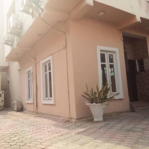 5 bedrooms ensuite in a shared House, Lekki