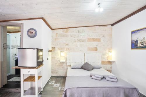 Tiny House 19 Terrace Aparment - Tap to explore photos
