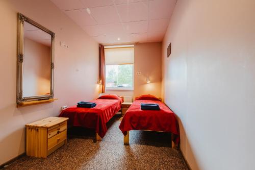 2 bedrooms, 5 beds